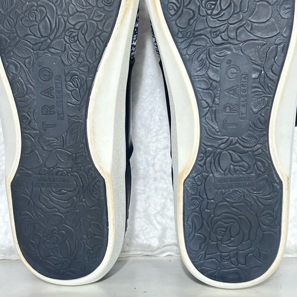 TRAQ by Alegria Quik Shoe Womens Lightweight SMART Casual Walking Shoes SZ 10.5 - Picture 10 of 11